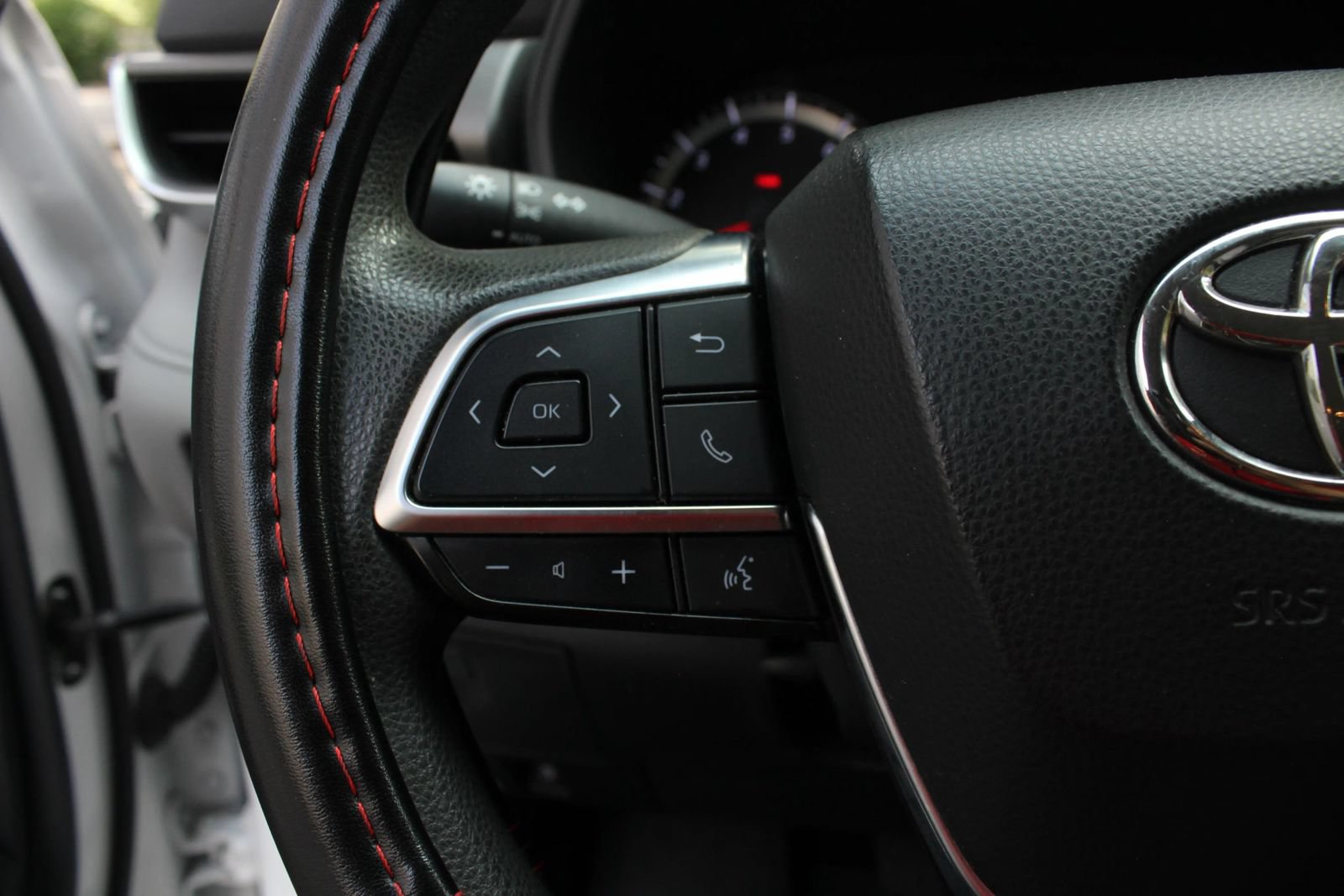 Used 2020 Toyota Highlander L AWD/4WD image 29
