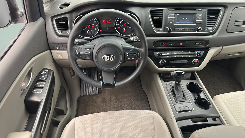 Used 2017 Kia Sedona LX FWD image 12