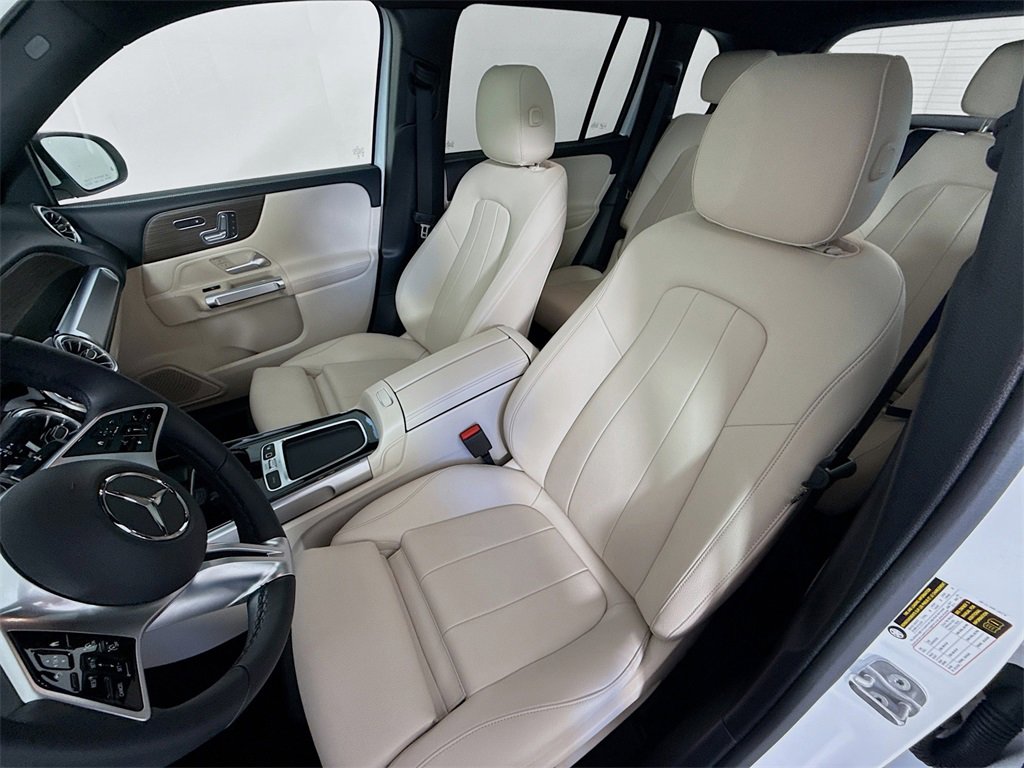 Used 2025 Mercedes-Benz GLB 250 4MATIC image 5