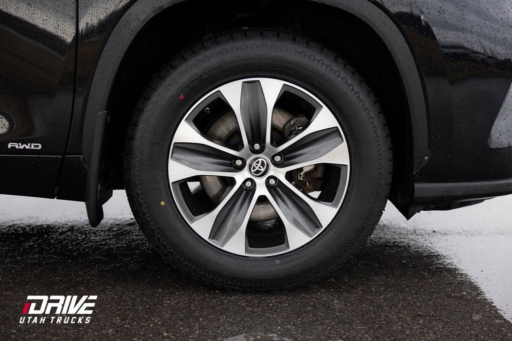 Used 2023 Toyota Highlander XLE image 9