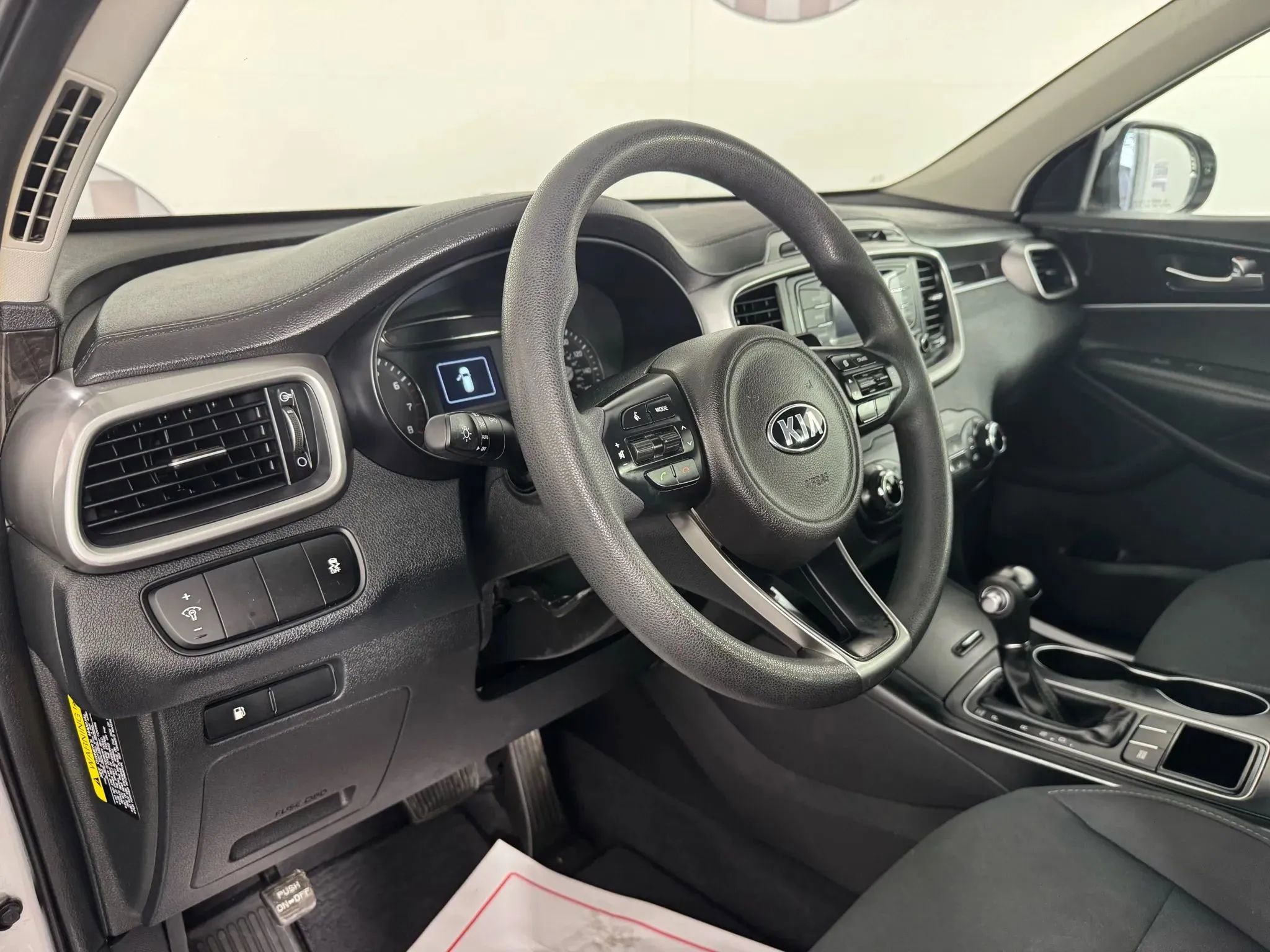 Used 2018 Kia Sorento L image 10
