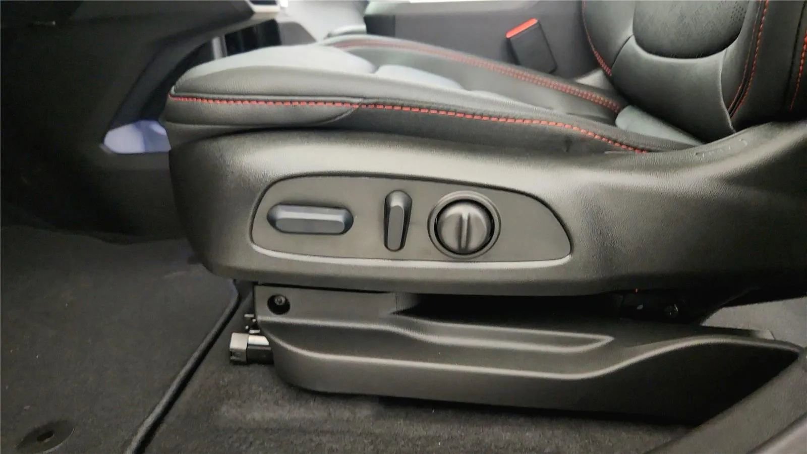 New 2027 Chevrolet Bolt RS w/ Technology Package image 28