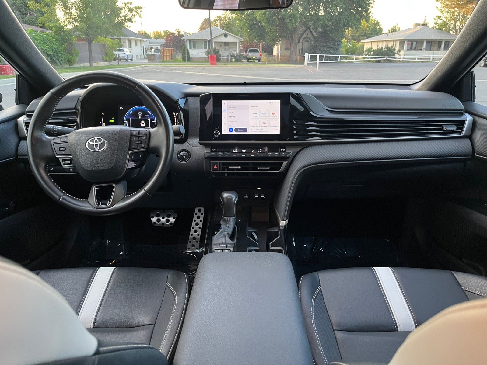 Used 2025 Toyota Camry SE FWD image 25