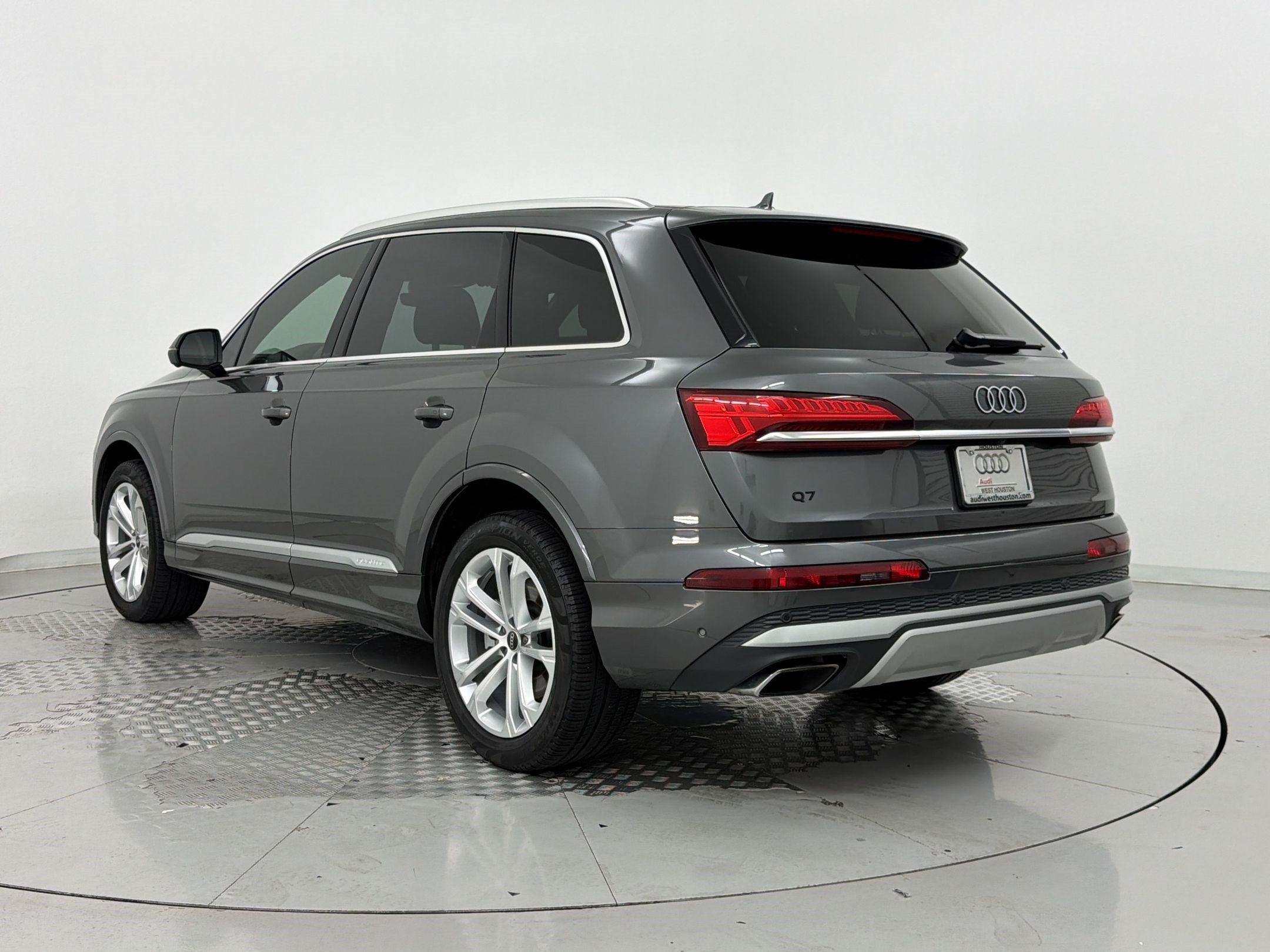 Used 2025 Audi Q7 3.0T Premium Plus AWD/4WD image 3
