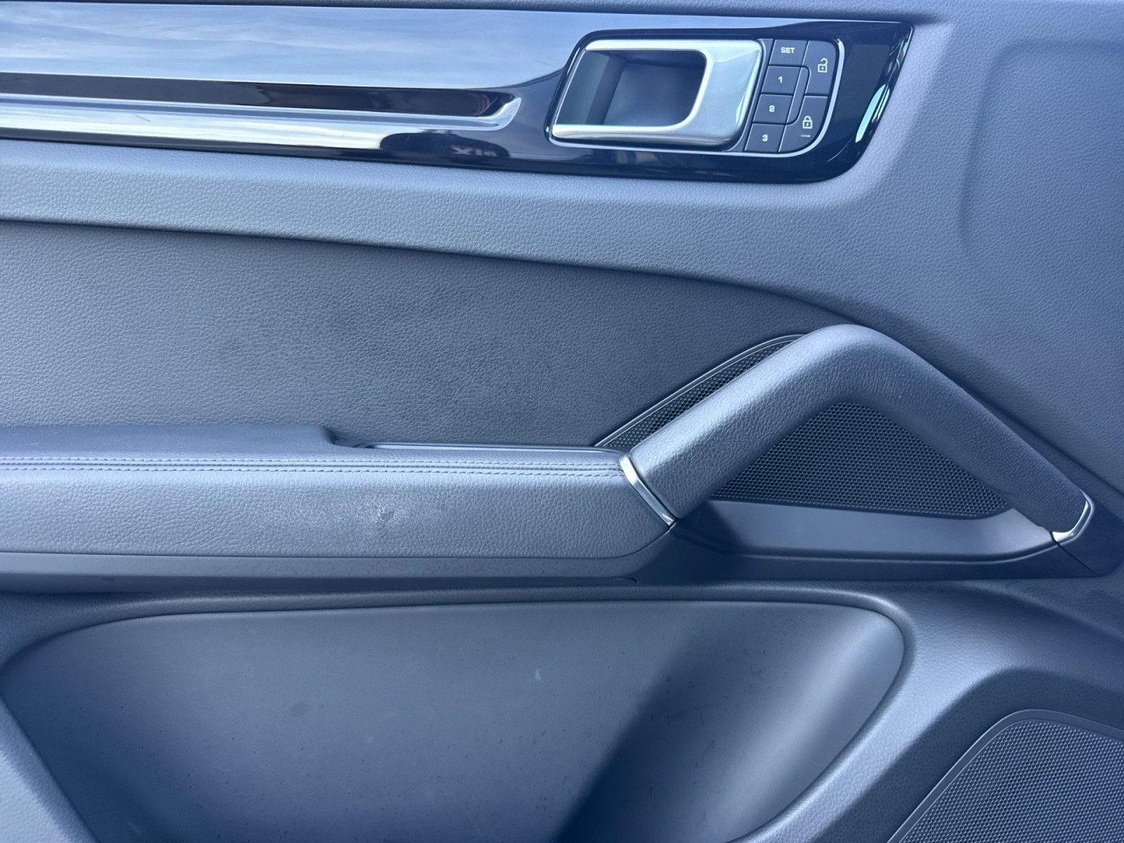 Certified 2023 Porsche Cayenne Coupe image 12