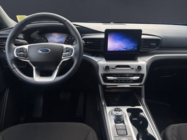Used 2023 Ford Explorer XLT AWD/4WD image 10