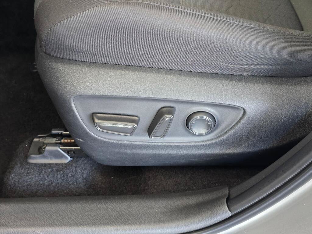 Used 2025 Toyota RAV4 XLE AWD/4WD image 20