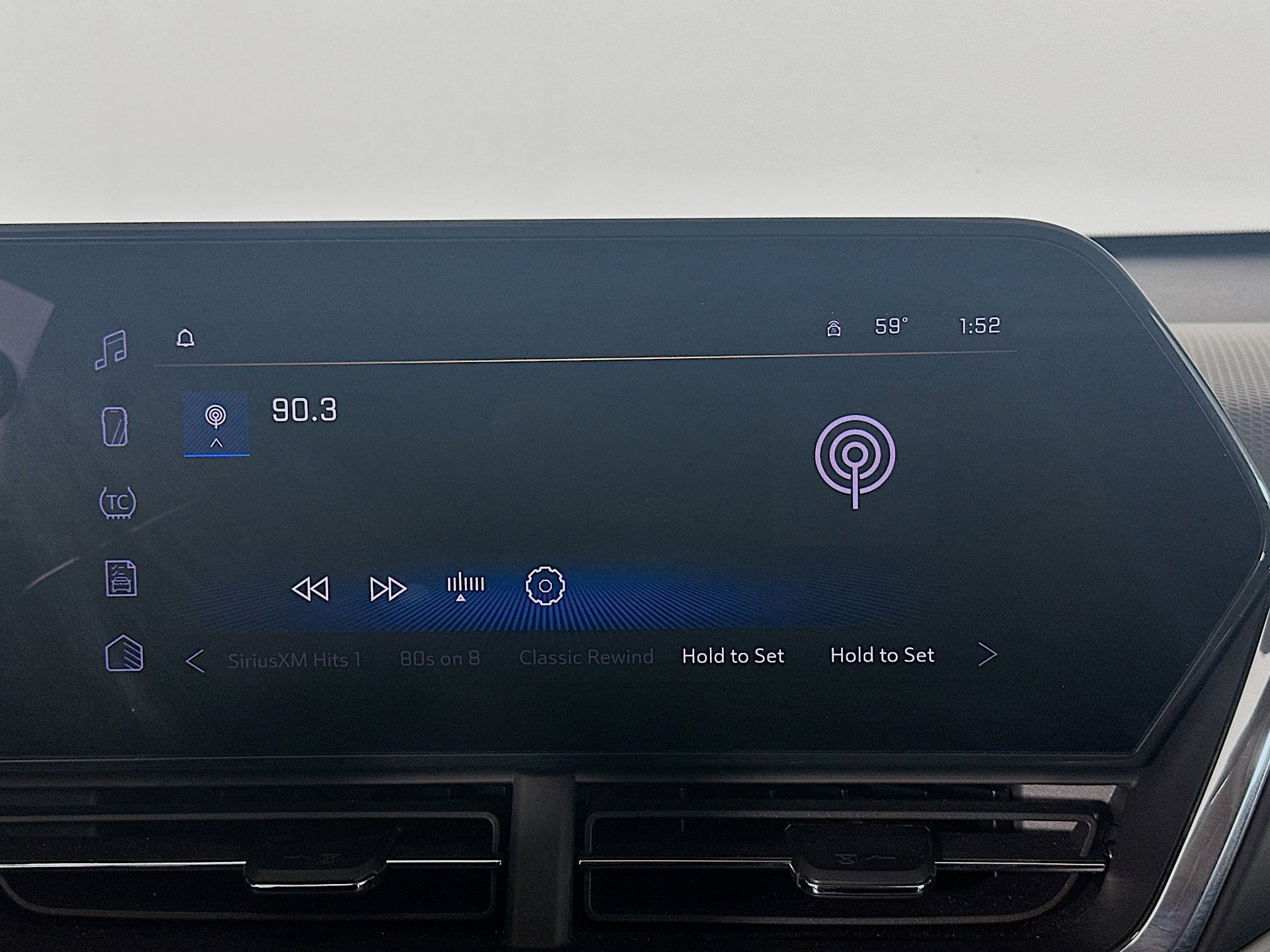 Used 2025 Chevrolet Trax LT w/ LT Convenience Package image 19