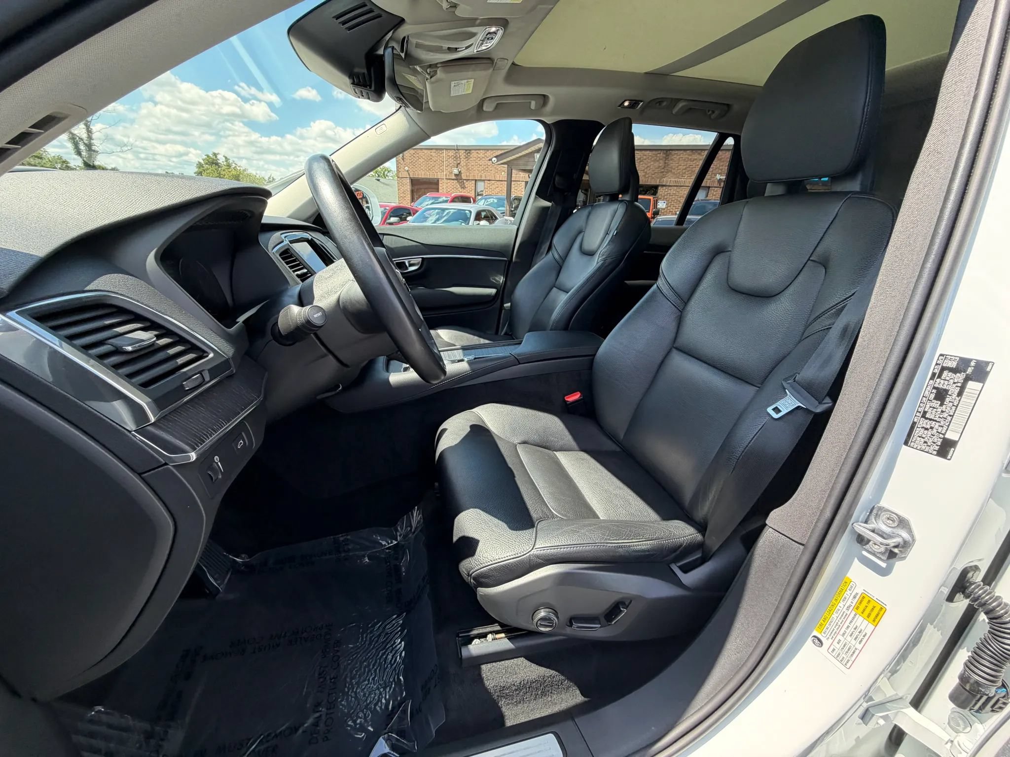 Used 2020 Volvo XC90 T6 Momentum w/ Protection Package AWD/4WD image 11