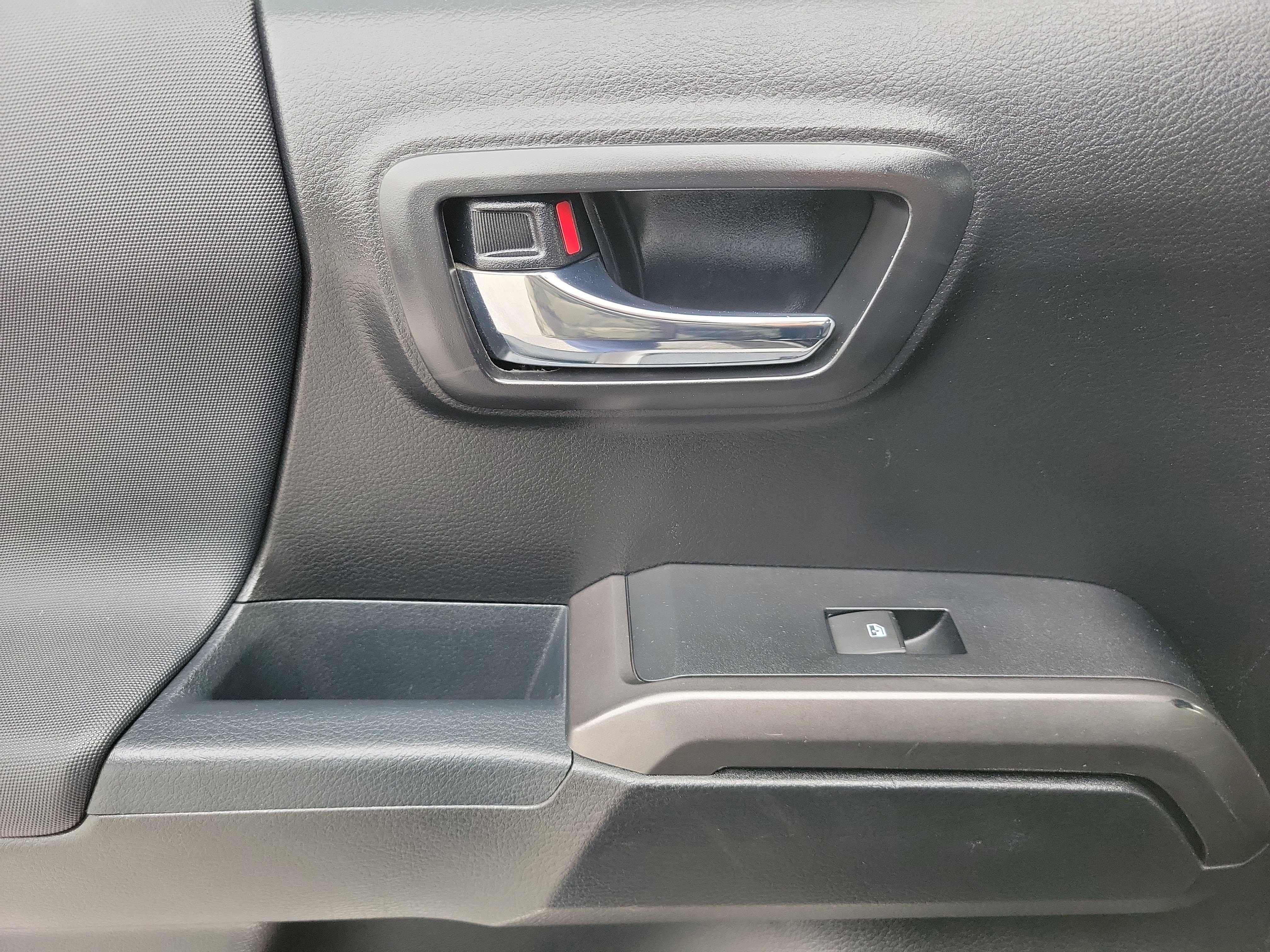 Used 2018 Toyota Tacoma TRD Off-Road image 25