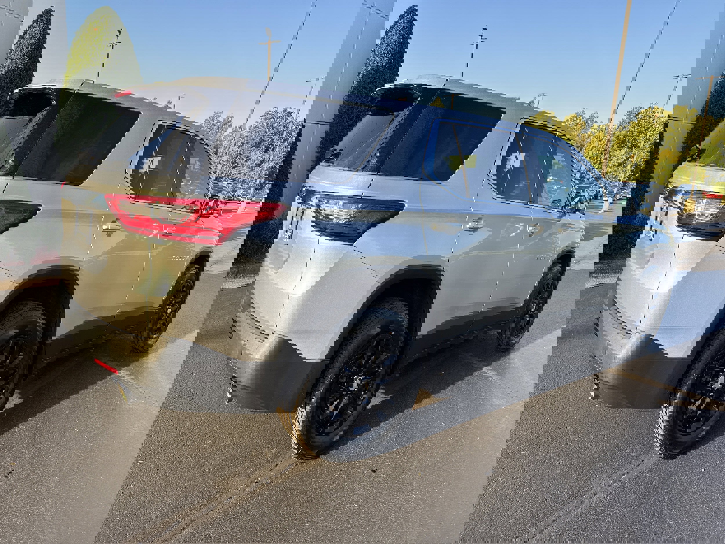 Used 2021 Chevrolet Traverse LS image 4