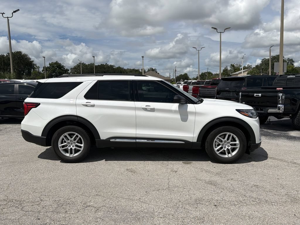 Used 2025 Ford Explorer Active RWD image 3