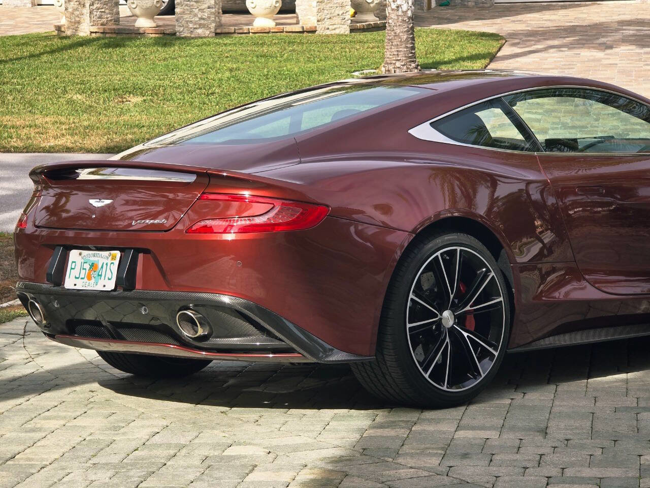 Used 2014 Aston Martin Vanquish Base 2dr Coupe image 6