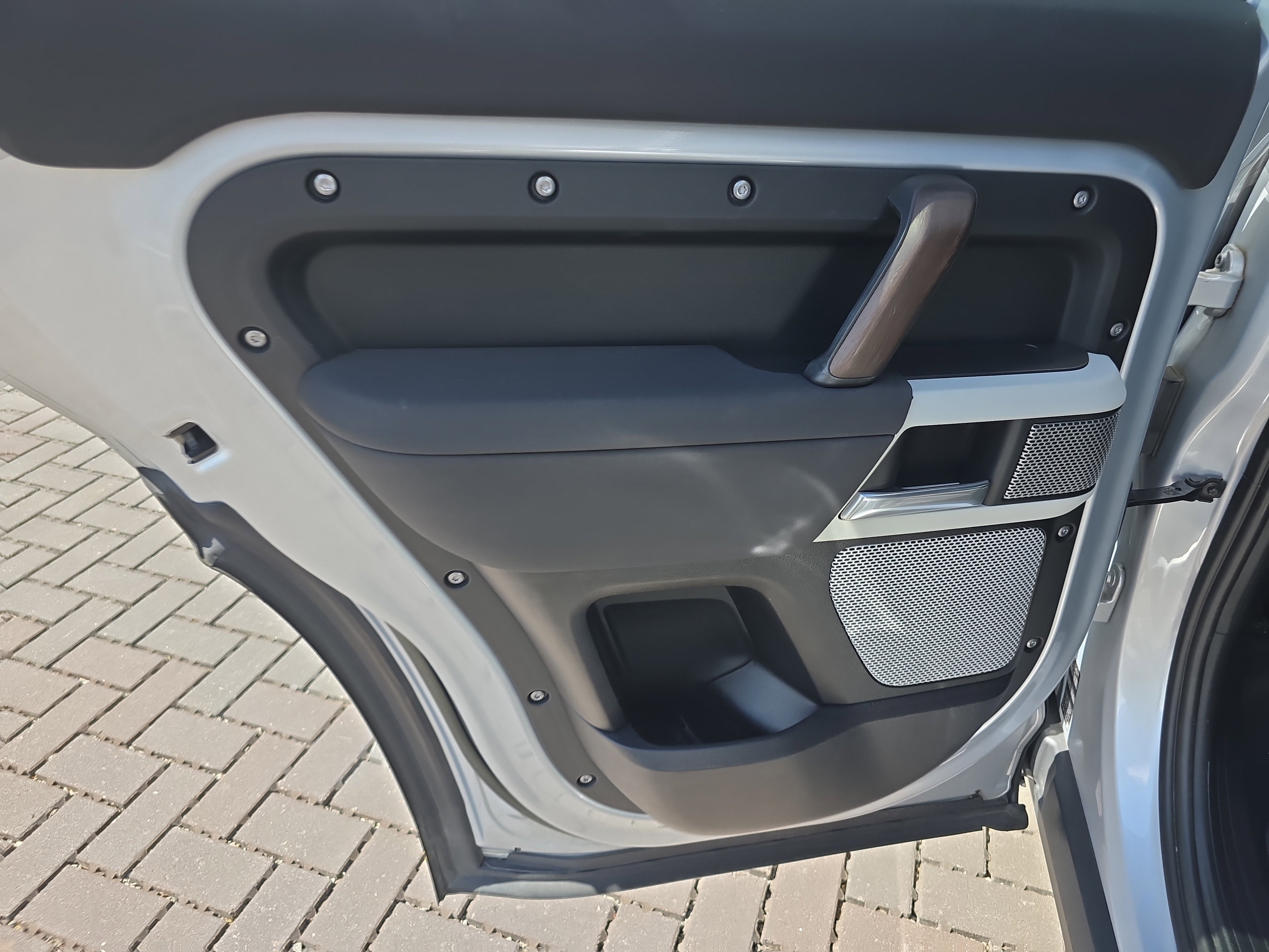 Certified 2023 Land Rover Defender 130 SE AWD/4WD image 13