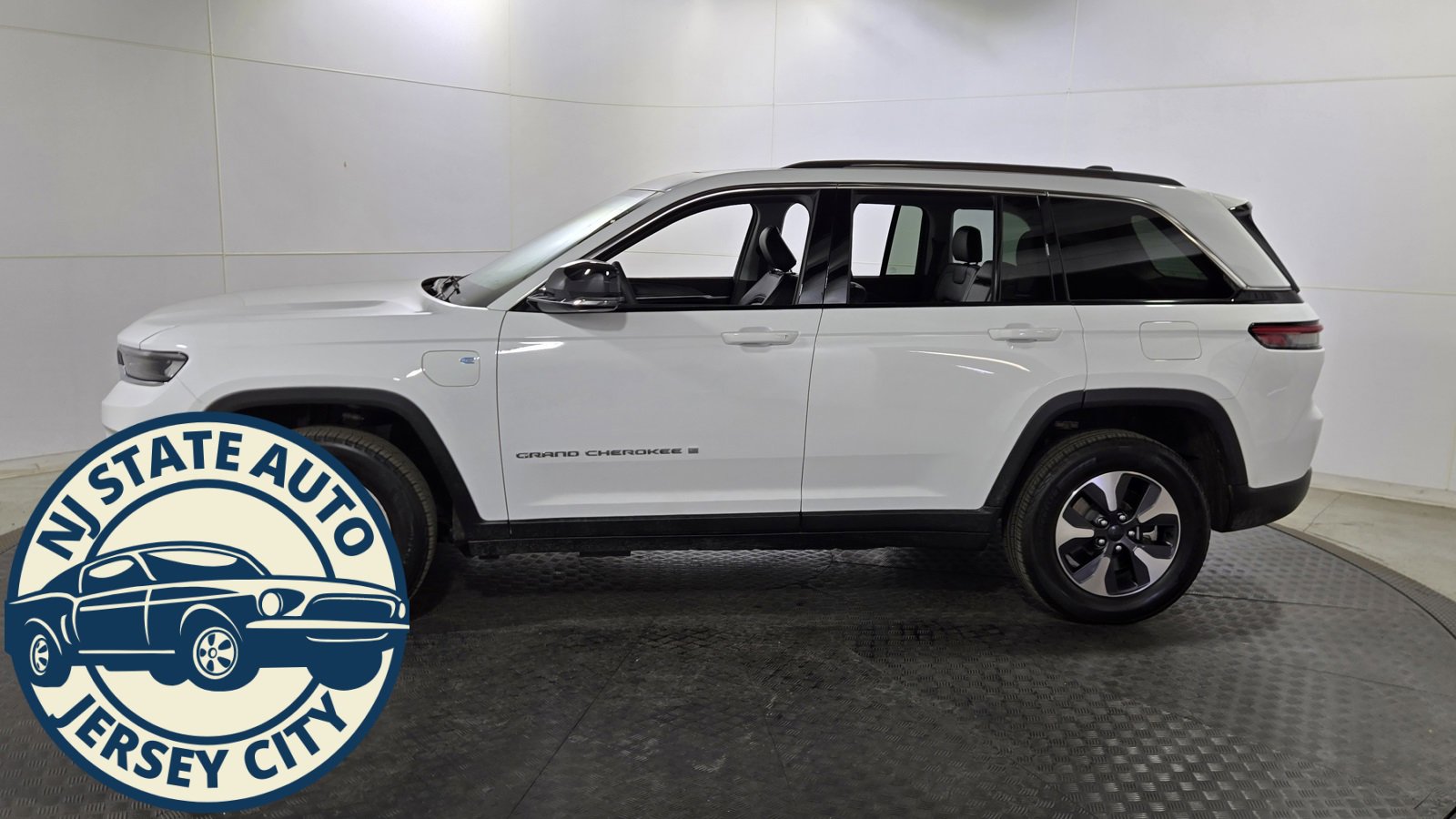 Used 2022 Jeep Grand Cherokee Limited 4xe image 4