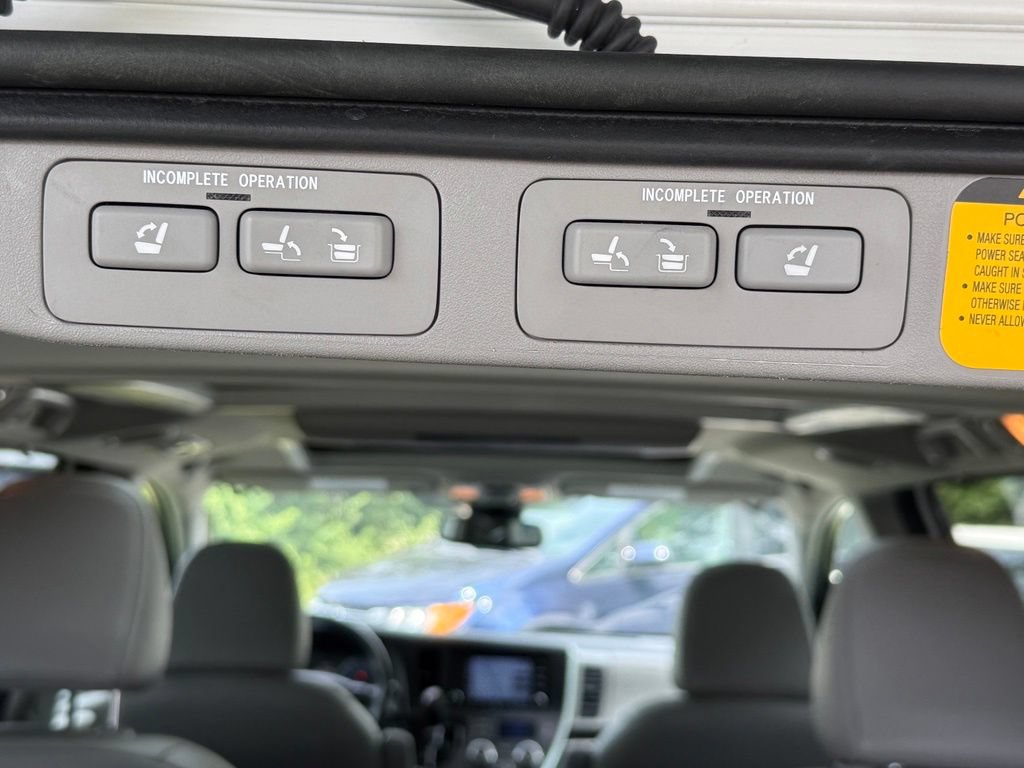 Used 2018 Toyota Sienna Limited Premium FWD image 20