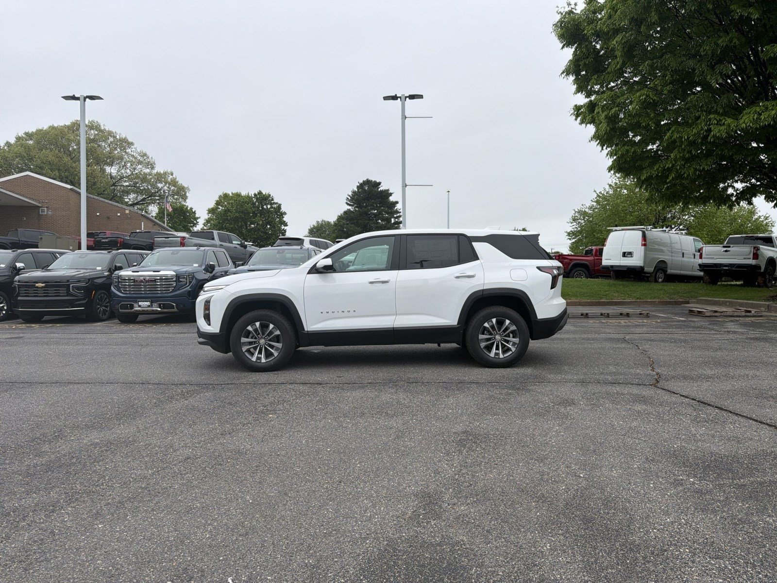 New 2026 Chevrolet Equinox LT w/ Safety and Technology Package AWD/4WD image 2