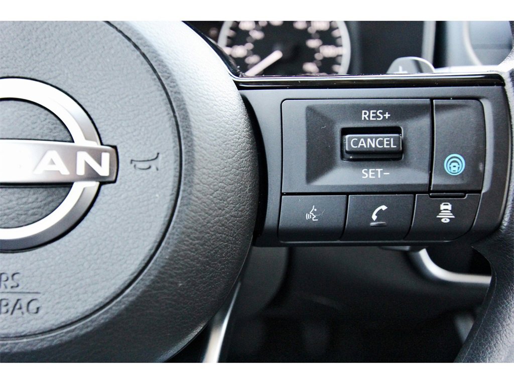 Used 2023 Nissan Rogue SV image 12