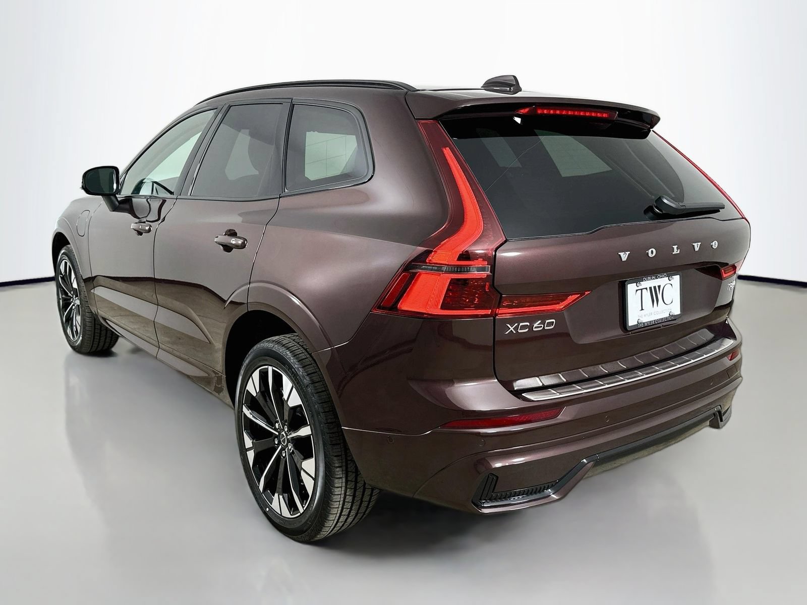 New 2026 Volvo XC60 T8 Plus w/ Protection Package Premier AWD/4WD image 7