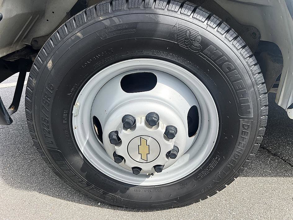 Used 2015 Chevrolet Express 3500 Extended image 9