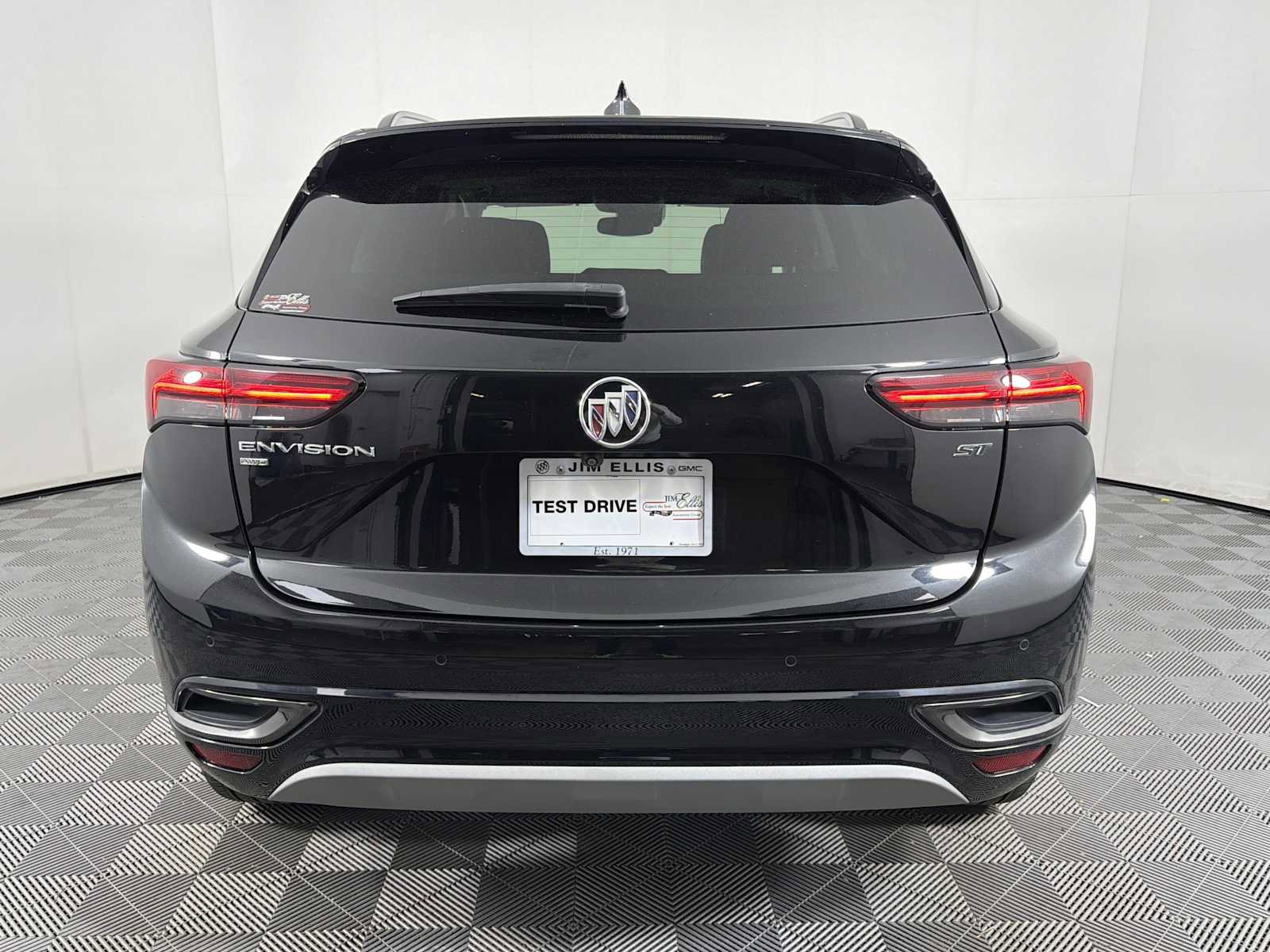 Used 2023 Buick Envision Essence w/ Sport Touring Package image 5