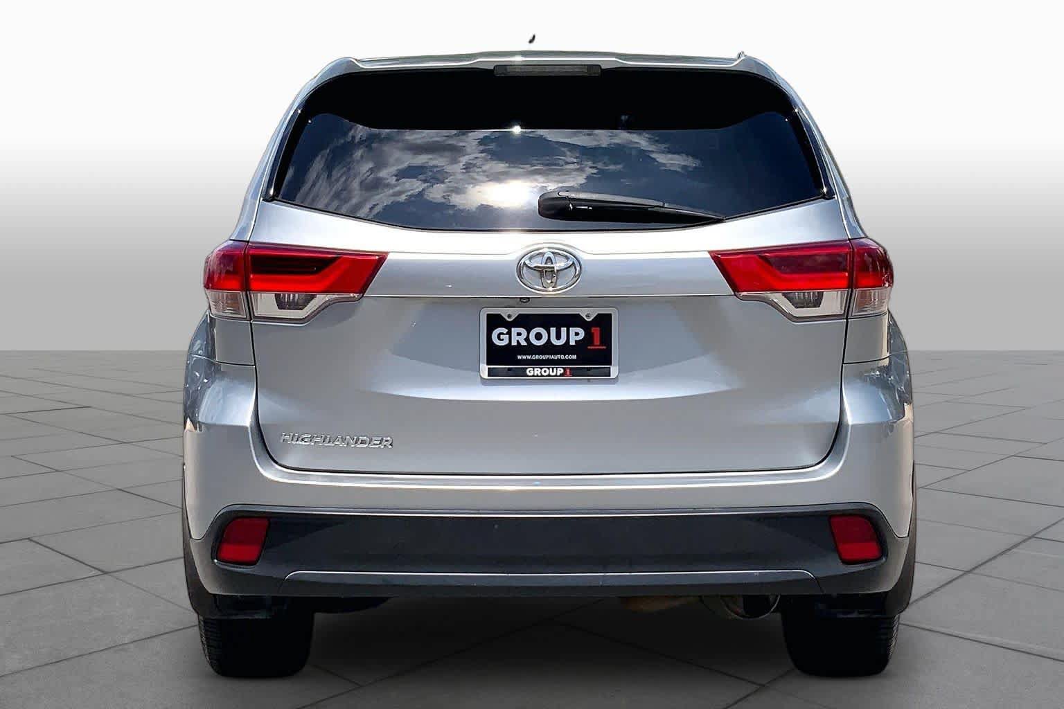 Used 2017 Toyota Highlander LE FWD image 5