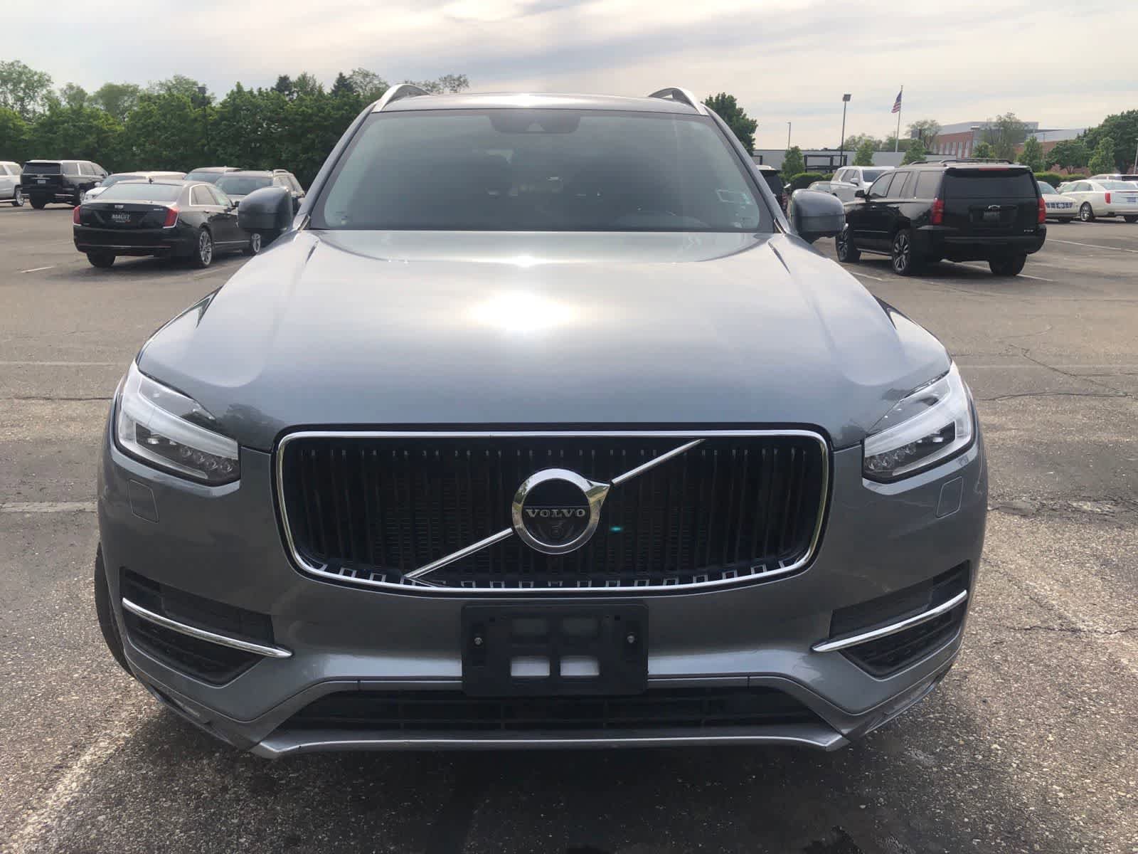 Used 2016 Volvo XC90 T6 Momentum w/ Momentum Plus Package AWD/4WD image 2