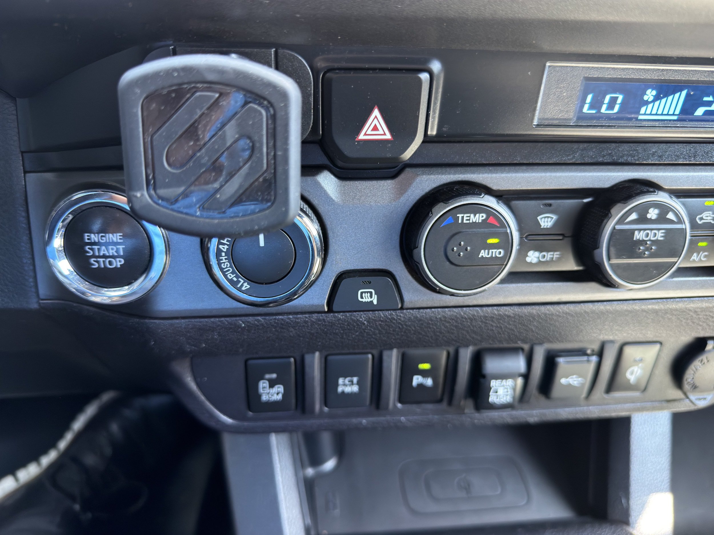 Used 2021 Toyota Tacoma TRD Off-Road w/ Technology Package AWD/4WD image 38