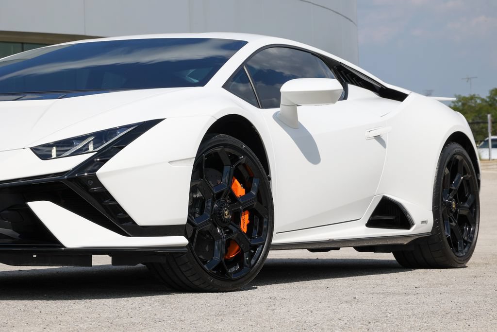Used 2024 Lamborghini Huracan Tecnica RWD image 10