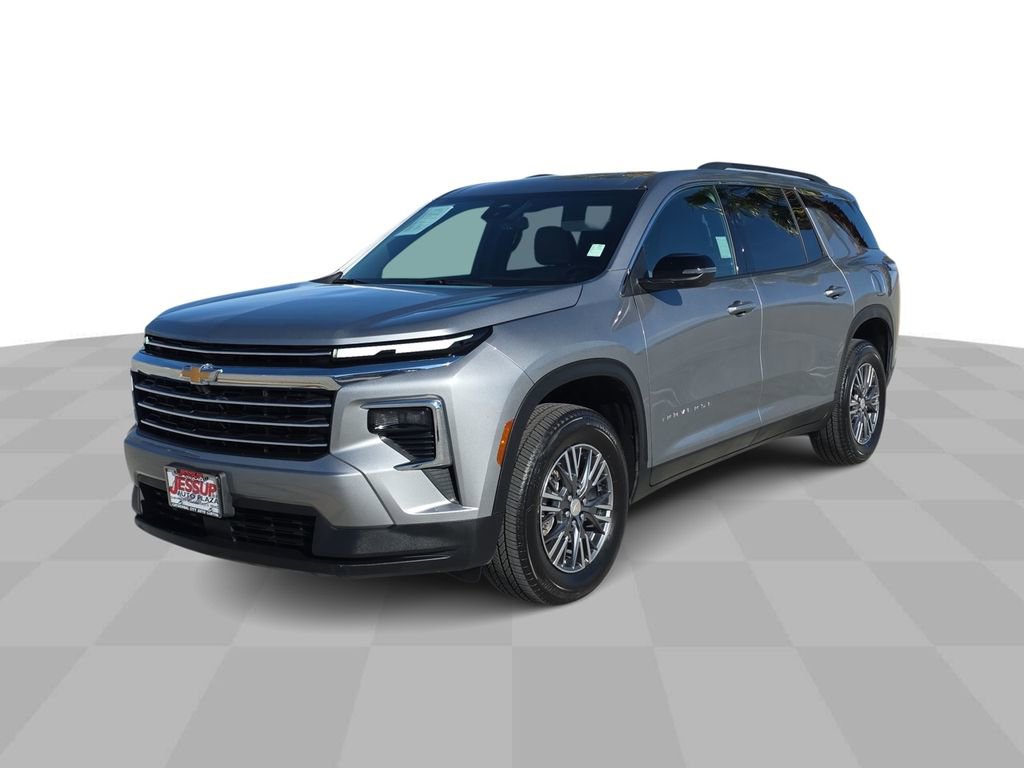 Used 2025 Chevrolet Traverse LT image 4