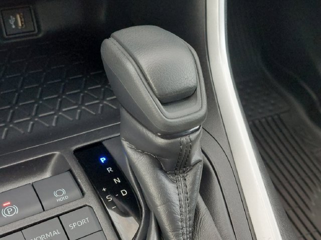 Used 2025 Toyota RAV4 LE AWD/4WD image 27