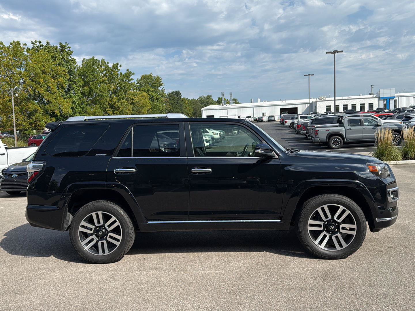 Used 2023 Toyota 4Runner Limited AWD/4WD image 2