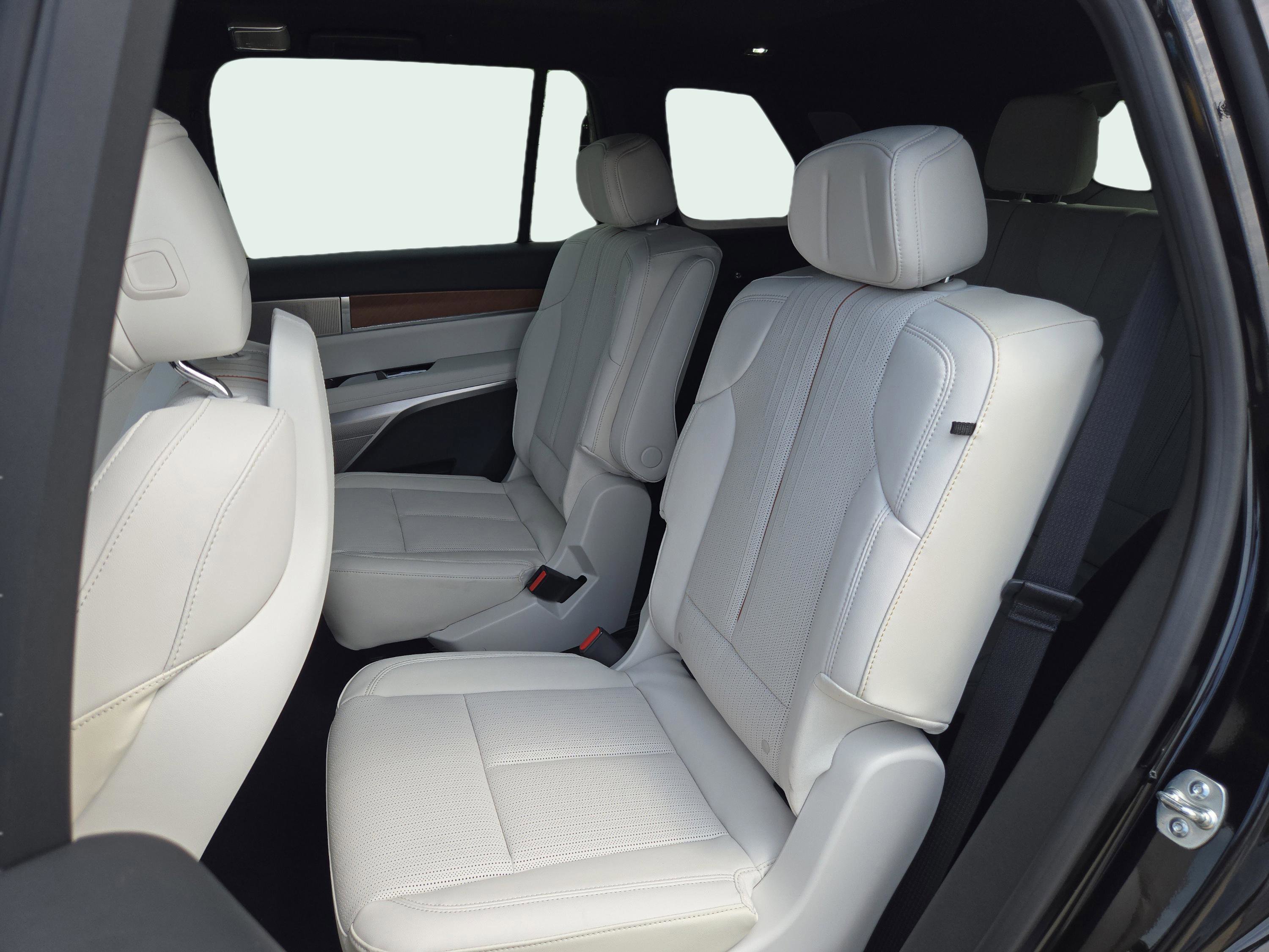 New 2026 Cadillac Vistiq Sport image 20