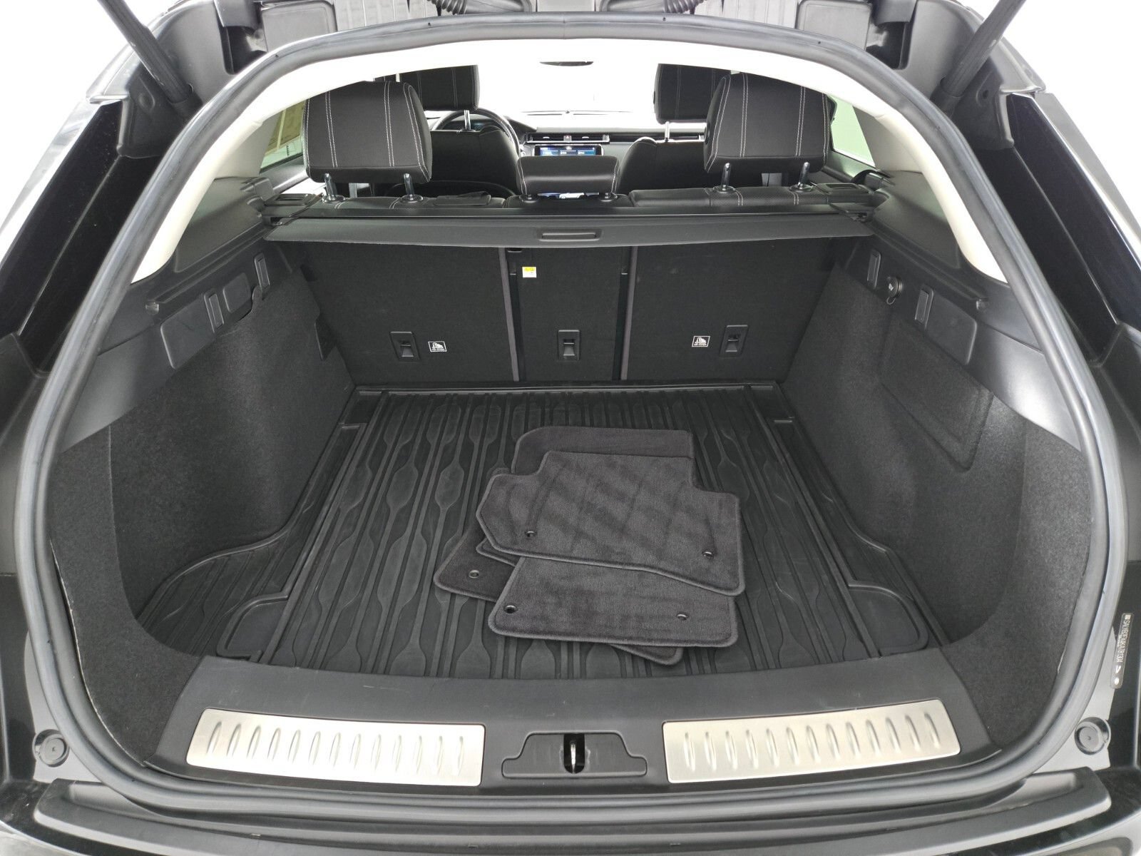 Used 2019 Land Rover Range Rover Velar S AWD/4WD image 15