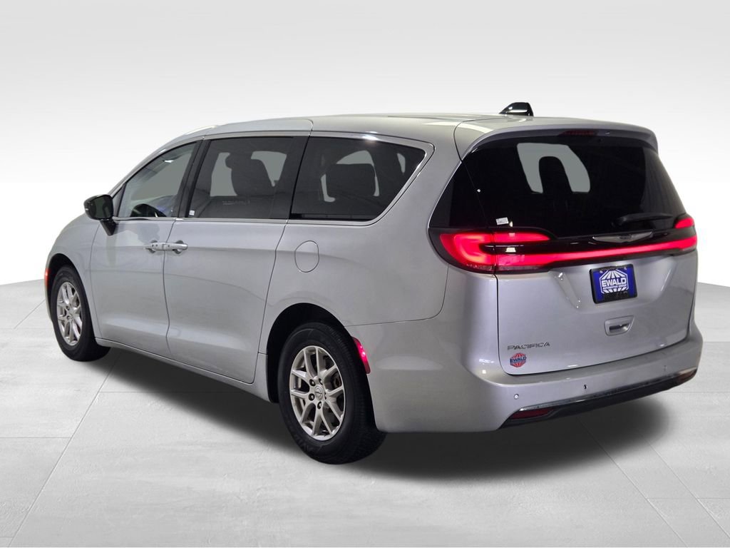 Certified 2024 Chrysler Pacifica Touring-L FWD image 22
