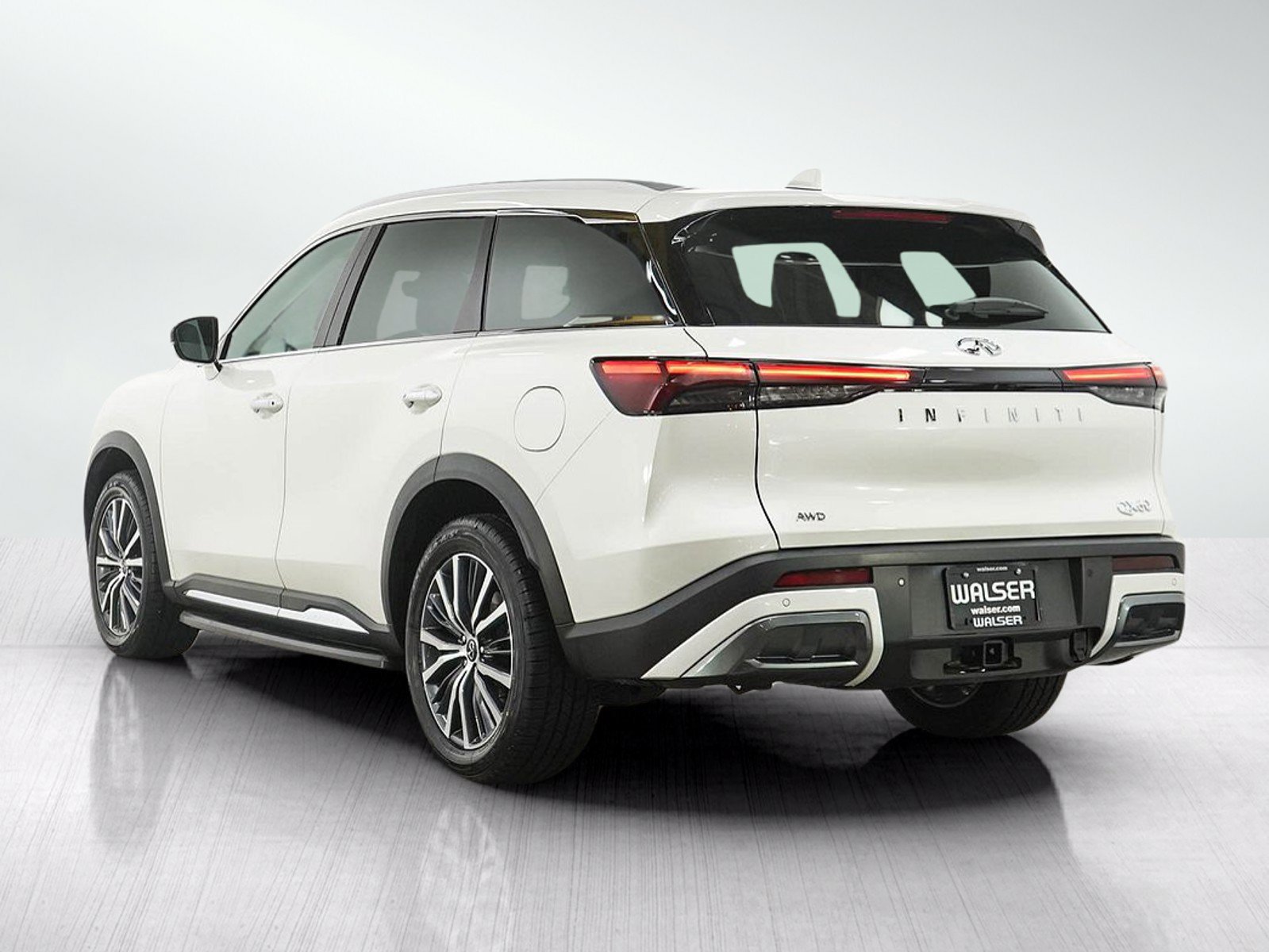 Used 2023 INFINITI QX60 Sensory AWD/4WD image 3