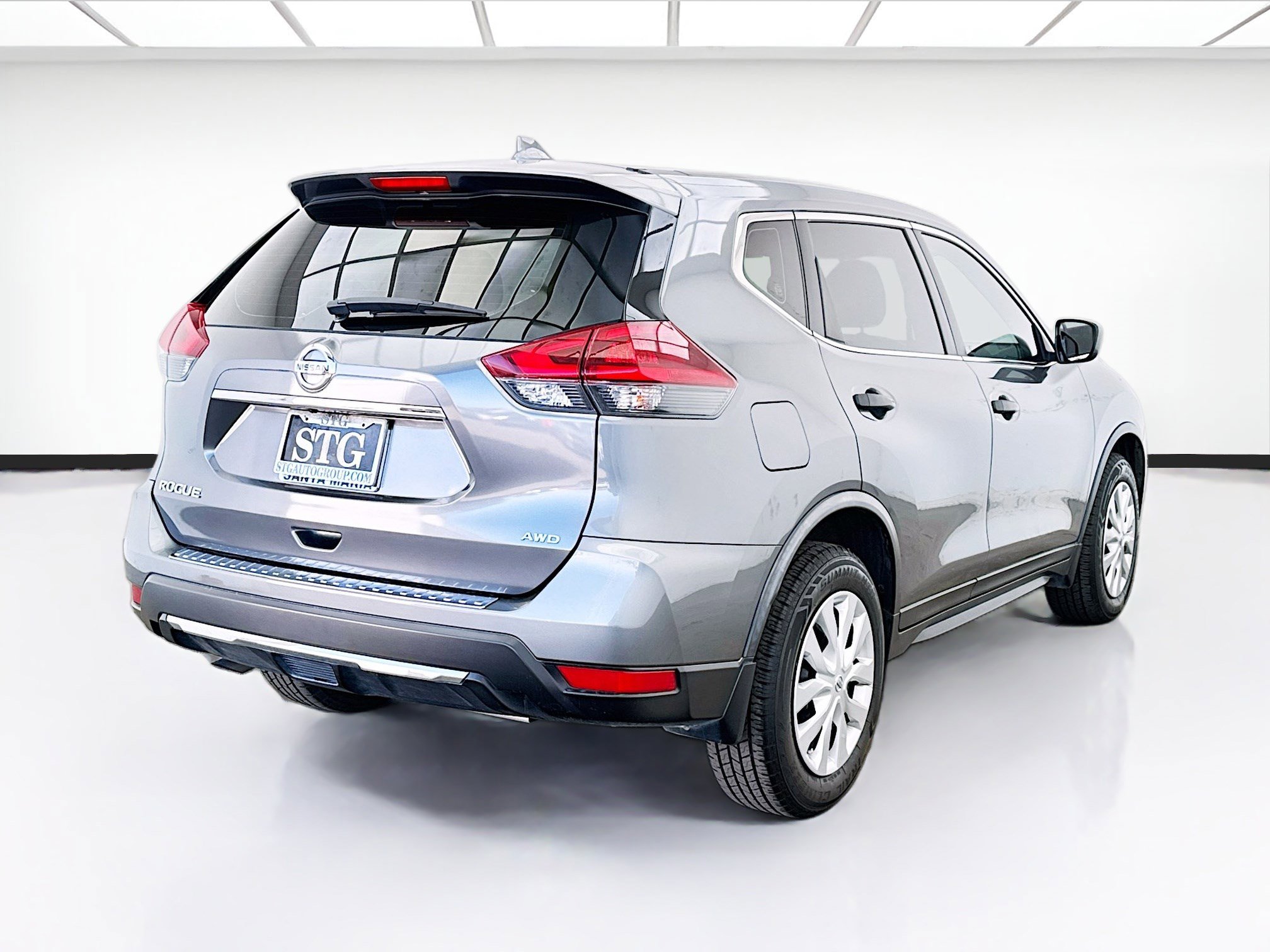 Used 2018 Nissan Rogue S image 4