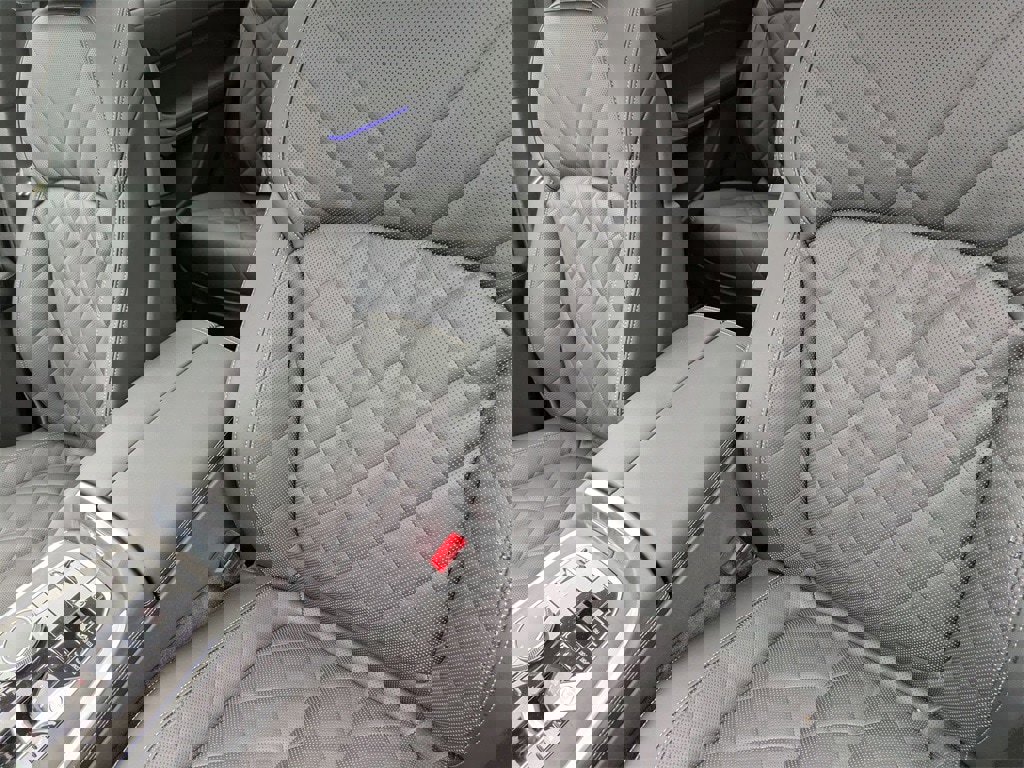 New 2025 BMW X7 xDrive40i w/ Premium Package image 16