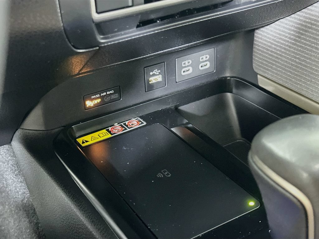 Used 2025 Toyota Camry SE FWD image 32