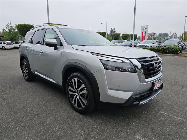 New 2025 Nissan Pathfinder Platinum w/ Cargo Package image 8