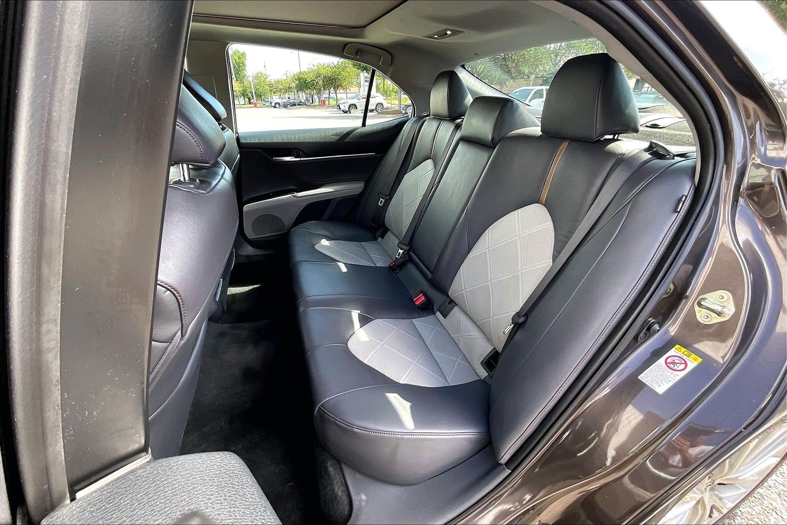 Used 2018 Toyota Camry XLE FWD image 31