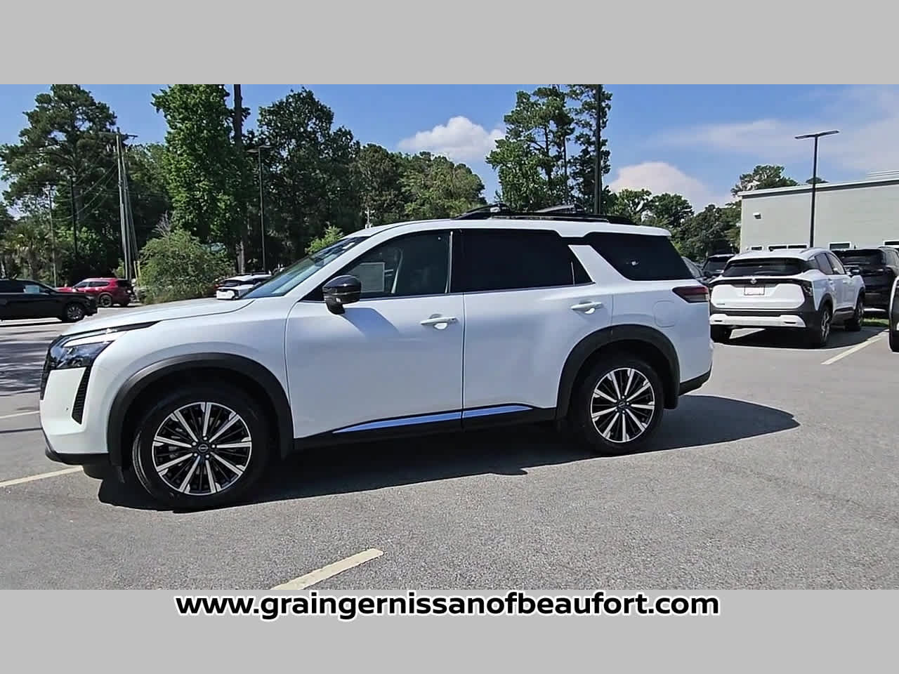 New 2026 Nissan Pathfinder Platinum FWD image 24