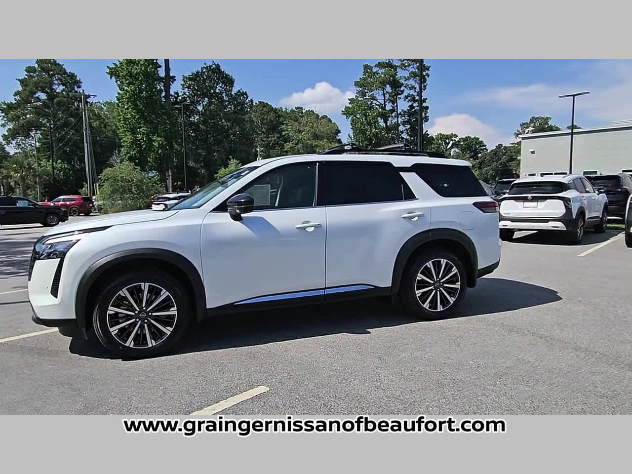 New 2026 Nissan Pathfinder Platinum FWD image 24