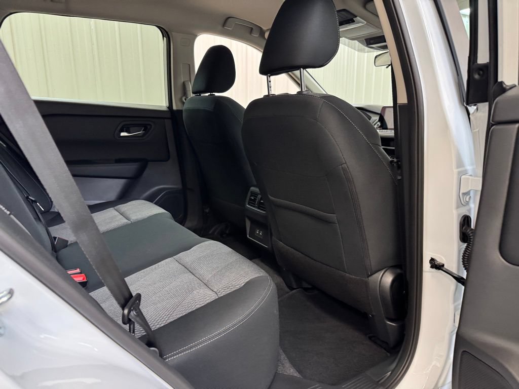 New 2026 Nissan Rogue SV w/ Cold Weather Package AWD/4WD image 24