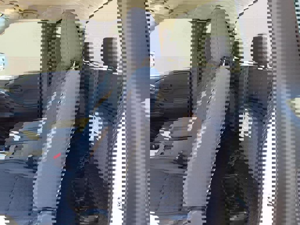 Used 2024 Nissan Frontier S w/ S Utility Package image 4