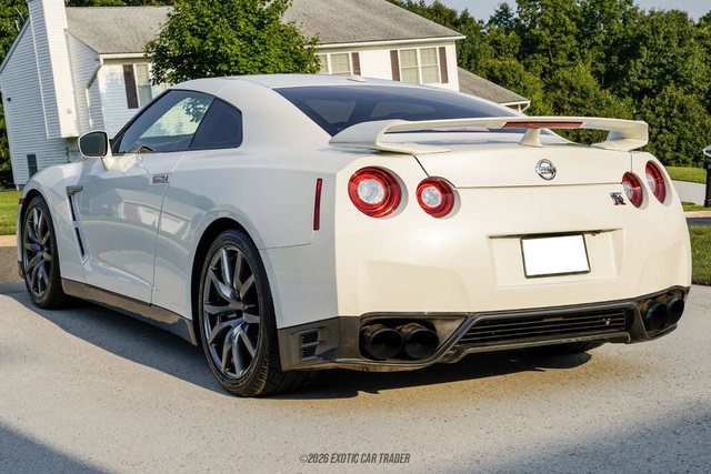 Used 2016 Nissan GT-R Premium AWD/4WD image 6