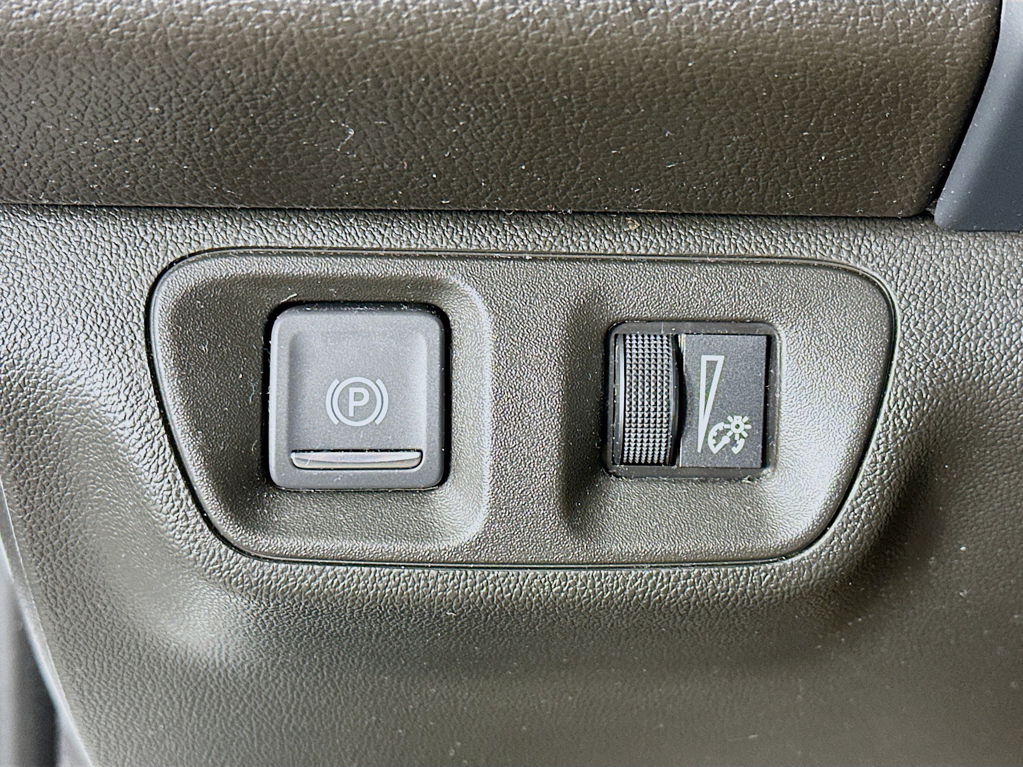 Used 2023 GMC Acadia SLE w/ Driver Convenience Package image 17