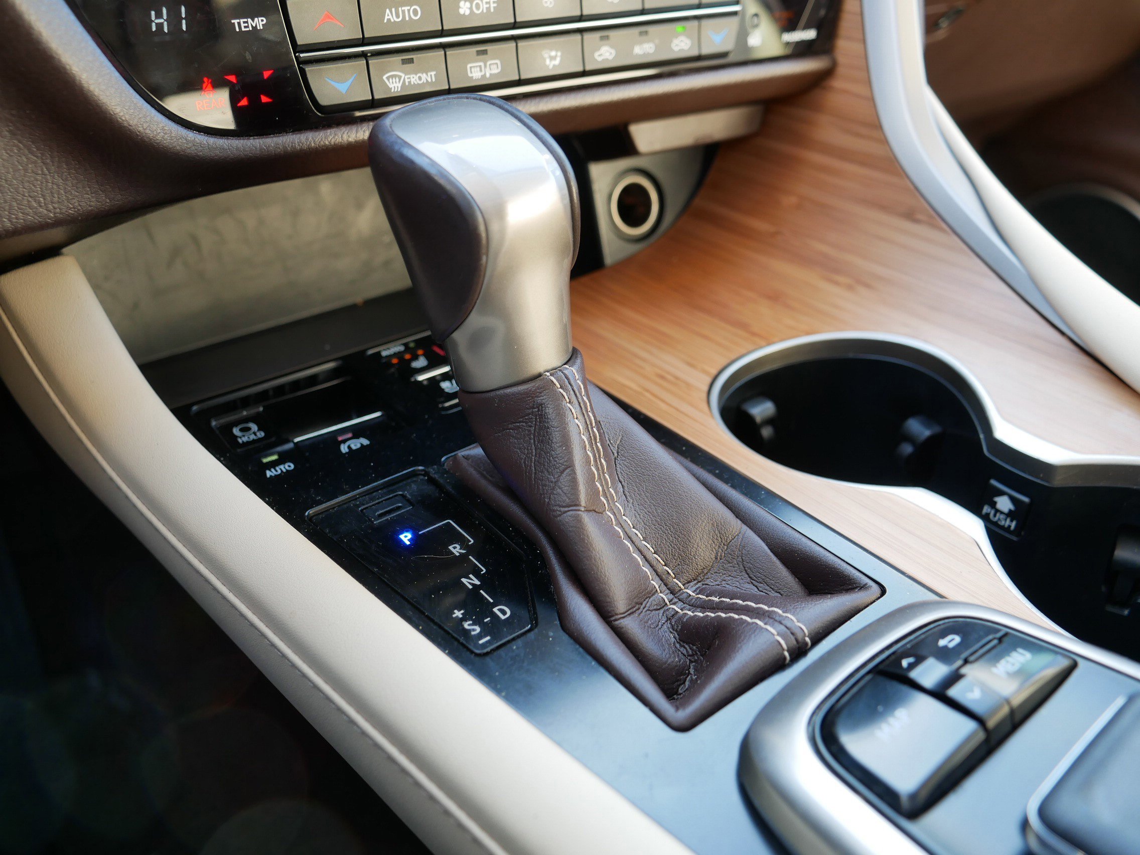 Used 2018 Lexus RX 350L Premium w/ Premium Package image 25