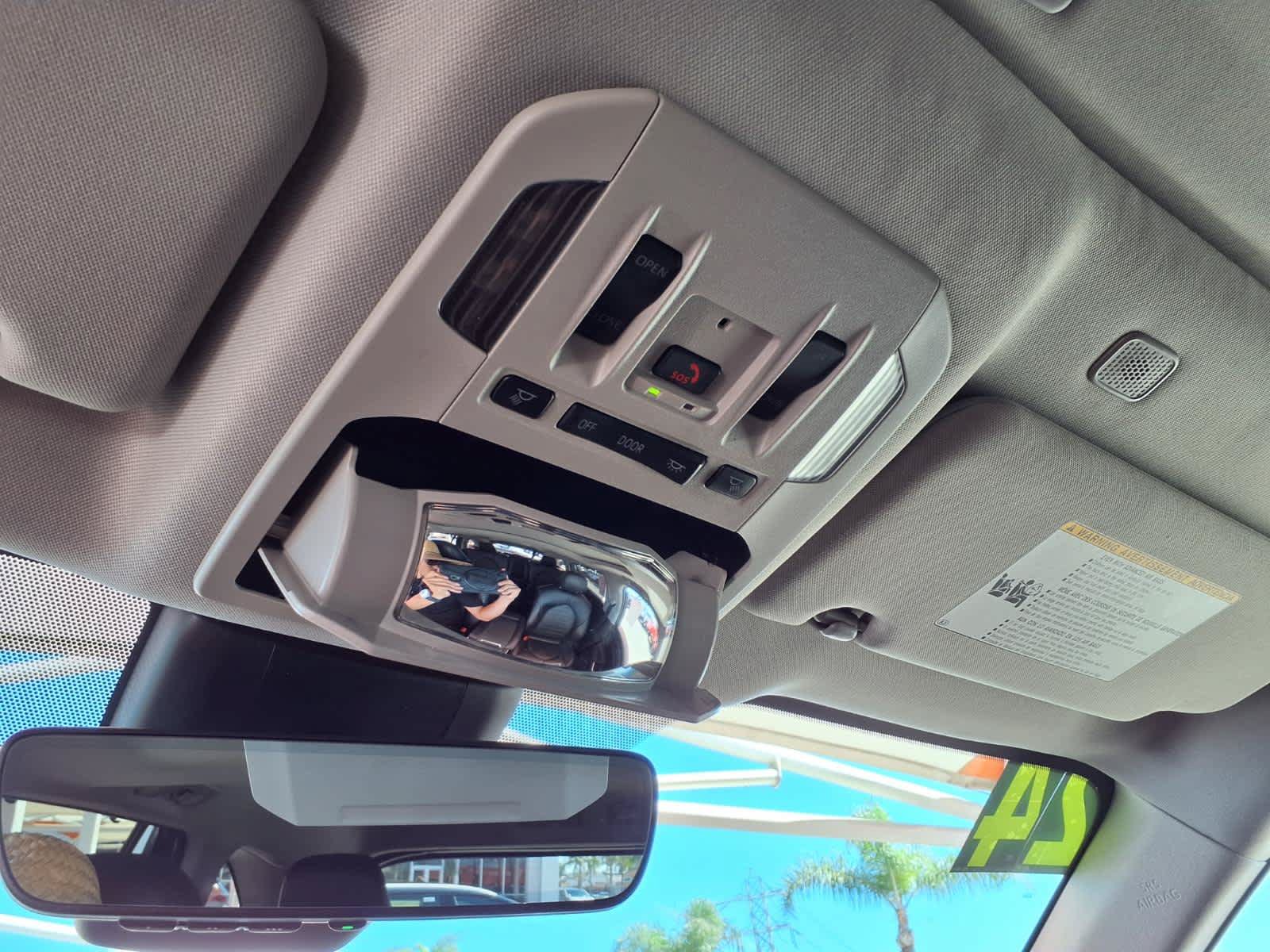 Used 2024 Toyota Highlander XLE FWD image 30