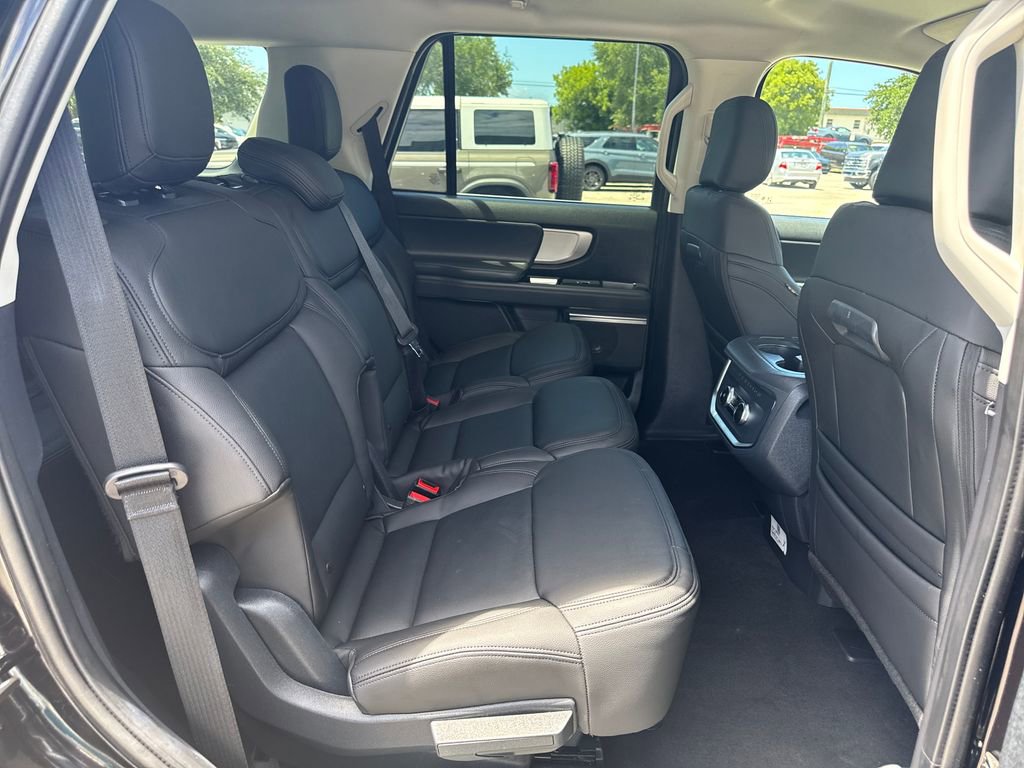 Used 2025 Ford Expedition Active RWD image 28